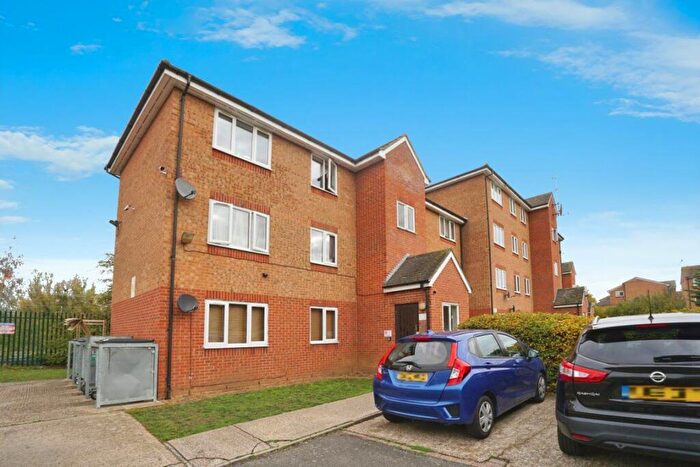 1 Bedroom Flat To Rent In Express Drive Goodmayes, IG3