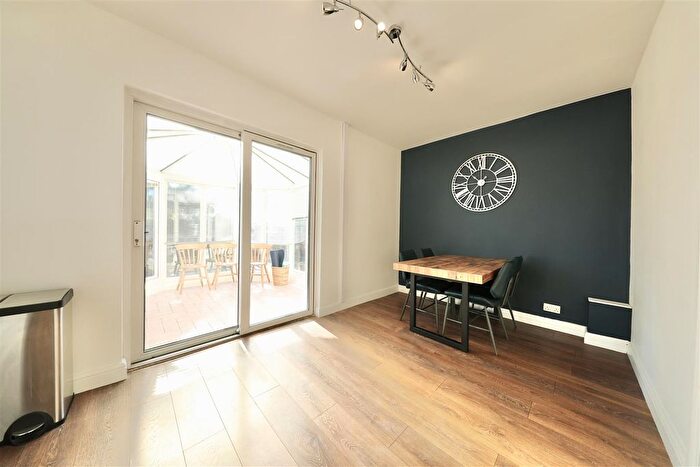 3 Bedroom End Of Terrace House For Sale In James Reckitt Avenue, Hull, HU8