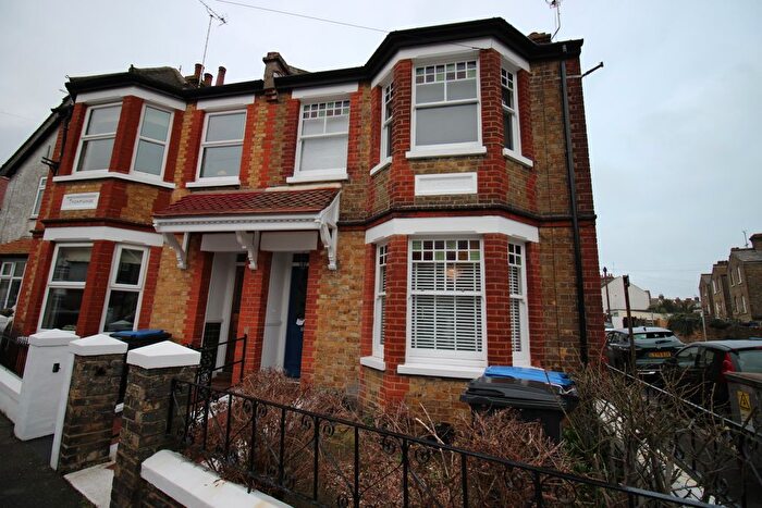 4 Bedroom Semi Detached House To Rent In York Avenue, Broadstairs, CT10