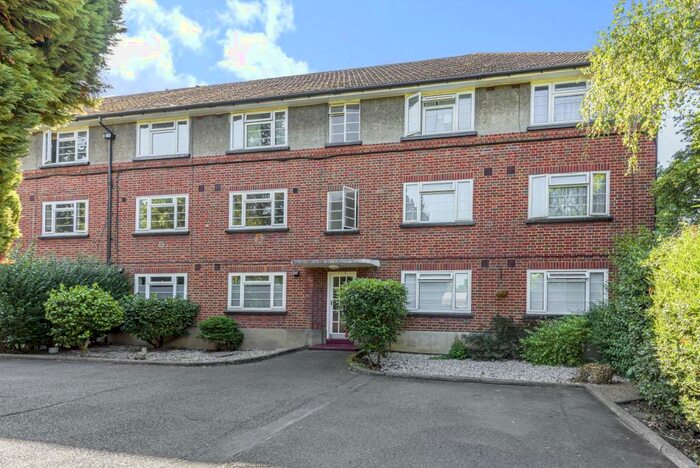 2 Bedroom Apartment To Rent In Wilmer Crescent, Kingston Upon Thames, KT2