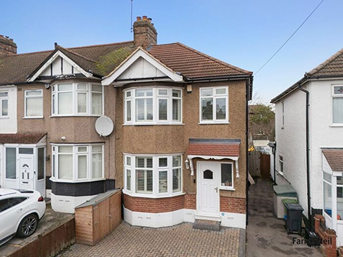 3 Bedroom End Terrace House For Sale In Buckhurst Way, Buckhurst Hill, IG9