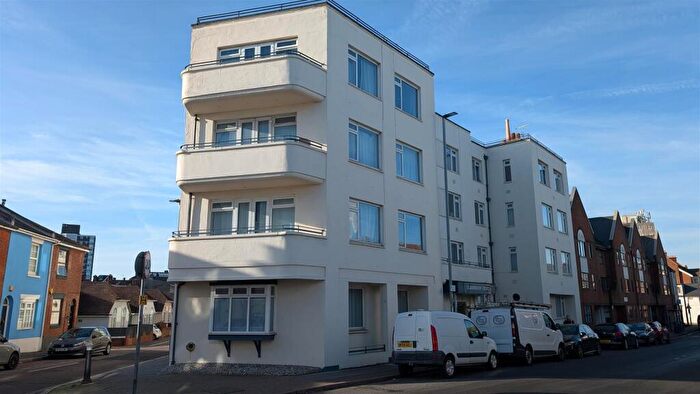 3 Bedroom Flat To Rent In Clarendon Court, Clarendon Road, PO5
