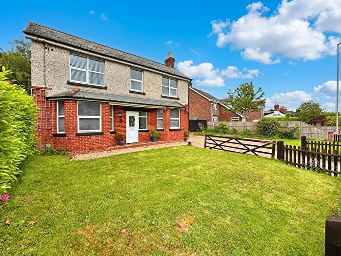 3 Bedroom Detached House For Sale In Ringwood Road, Verwood, BH31