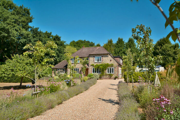 3 Bedroom Detached House For Sale In Pulborough, RH20