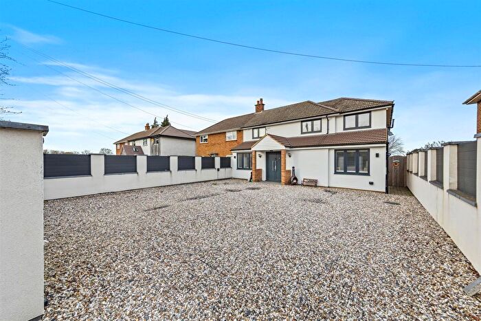 5 Bedroom Semi Detached House For Sale In Bedford Road, Moggerhanger, MK44