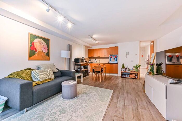 1 Bedroom Flat To Rent In Caledonian Road, Barnsbury, London, N1