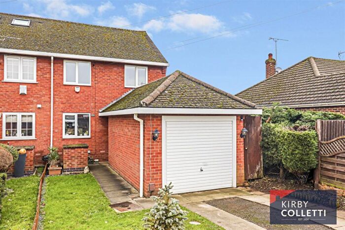 3 Bedroom End Of Terrace House For Sale In Cherry Tree Road, Hoddesdon, EN11