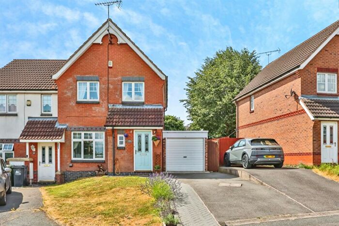 3 Bedroom Town House For Sale In Jasmine Court, Heanor, DE75