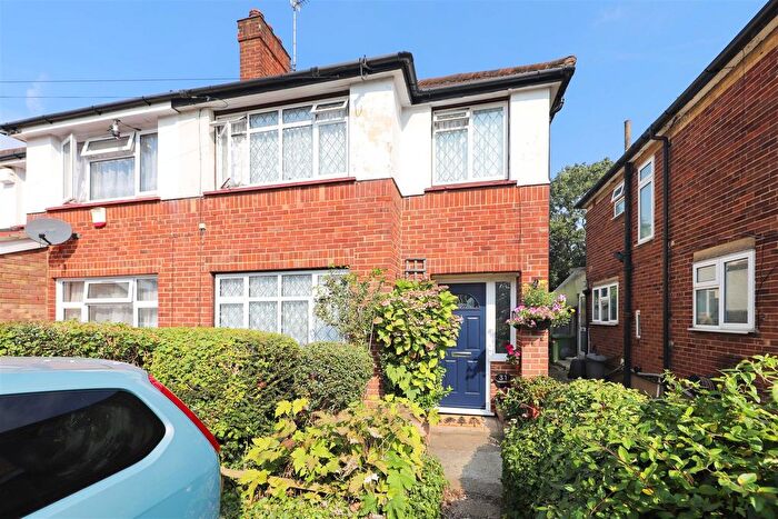 3 Bedroom Semi Detached House For Sale In Wentworth Crescent, Hayes, UB3