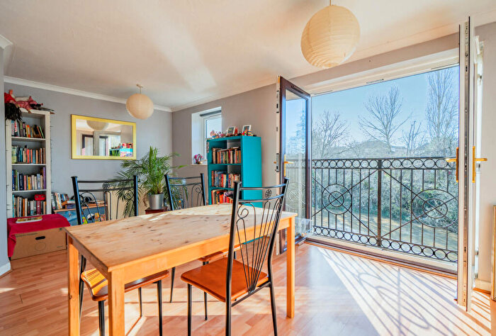 3 Bedroom Maisonette For Sale In Butlers Walk, Bristol, Somerset, BS5