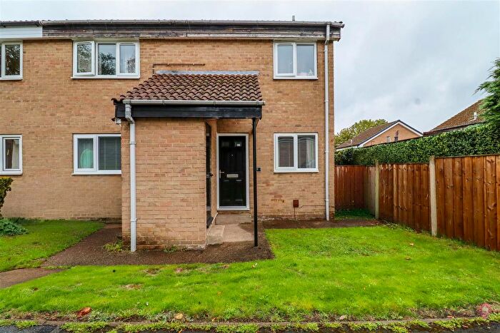 2 Bedroom Flat To Rent In Westcroft Glen, Westfield, S20