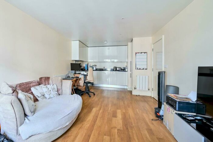 2 Bedroom Flat To Rent In West Carriage House, Woolwich Riverside, London, SE18