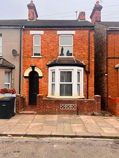 3 Bedroom Semi-Detached House To Rent In Asply Road, Bedford, MK42