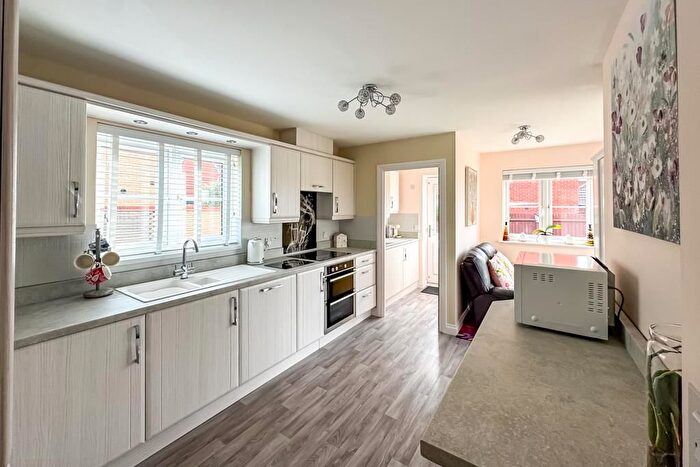 4 Bedroom Detached House For Sale In Stilwells, Rochford, SS4