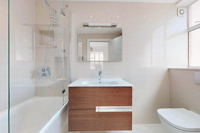 3 Bedroom Apartment For Sale In Viceroy Court, Prince Albert Road, St Johns Wood, London, NW8