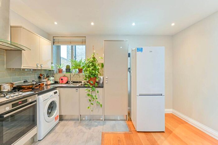 1 Bedroom Flat To Rent In Choumert Road, Peckham, London, SE15