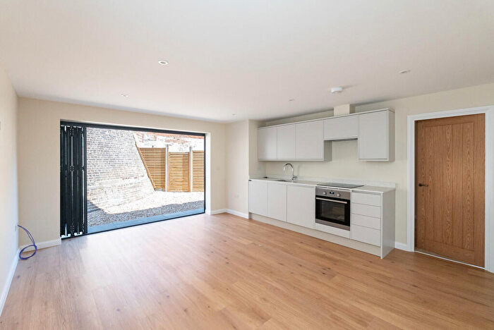 2 Bedroom Apartment For Sale In Mount Street, Dorking, RH4