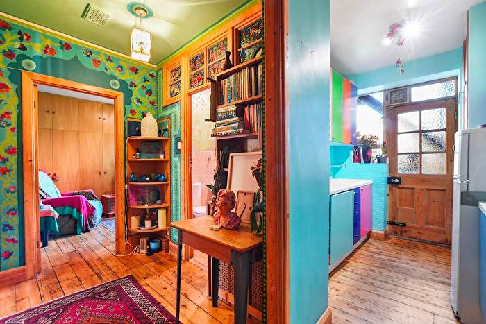 2 Bedroom Flat For Sale In Priory Road, London, NW6