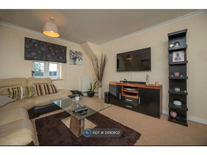 2 Bedroom Flat To Rent In Shinfield, Reading, RG2