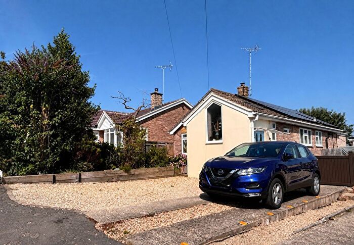 2 Bedroom Detached Bungalow For Sale In Thornhill, Chacombe, Banbury, OX17
