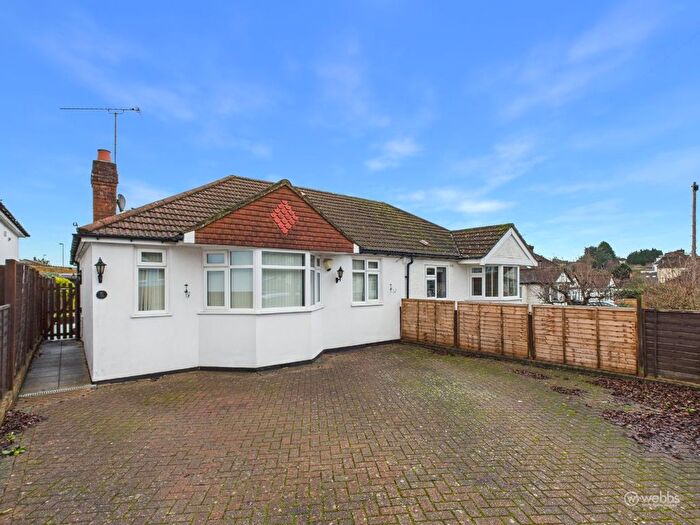 2 Bedroom Bungalow For Sale In Wyncote Way, South Croydon, CR2