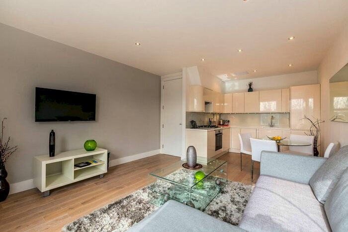 1 Bedroom Flat To Rent In Lancaster Road, Notting Hill, London, W11