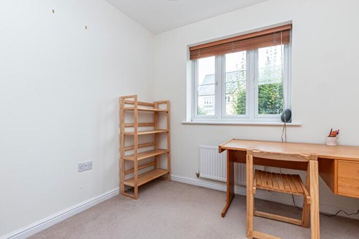 2 Bedroom Apartment To Rent In Meadow Lane, Witney, OX28
