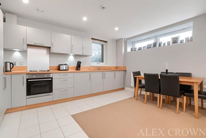 3 Bedroom Apartment To Rent In Labyrinth Tower, Dalston Square, Hackney, E8