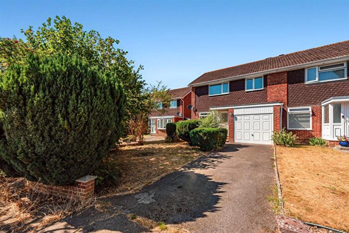 3 Bedroom Semi-Detached House For Sale In Fairbourne Close, Cowplain, PO8