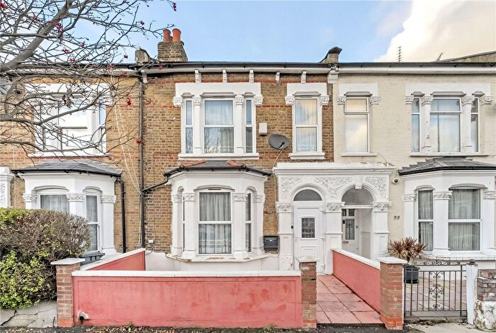 3 Bedroom Detached House For Sale In Sydney Road, Harringay, London, N8