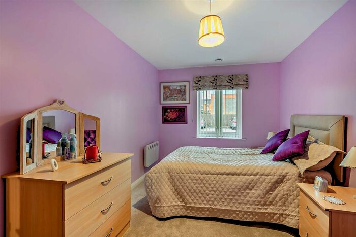 1 Bedroom Flat For Sale In Lawn Court, Longsight Lane, Bolton, BL2