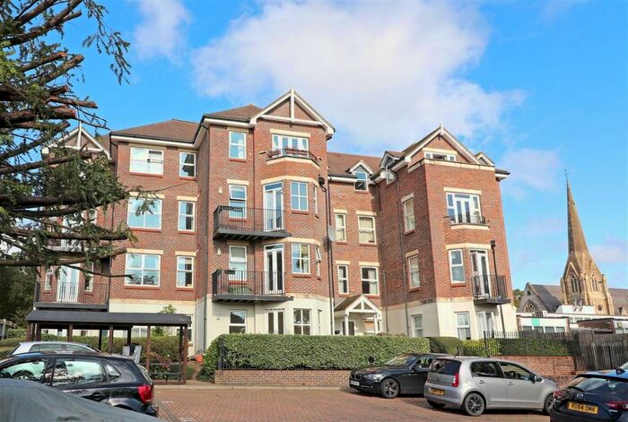 2 Bedroom Flat To Rent In Station Road, Redhill, RH1