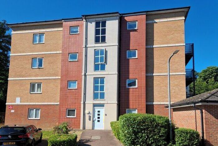 2 Bedroom Flat To Rent In The Parklands, Dunstable, LU5