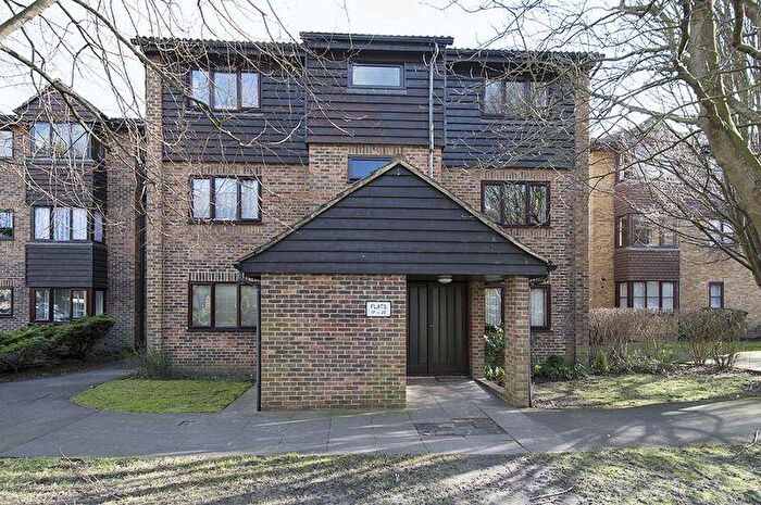 1 Bedroom Flat To Rent In Collingwood Place, Walton-On-Thames, KT12