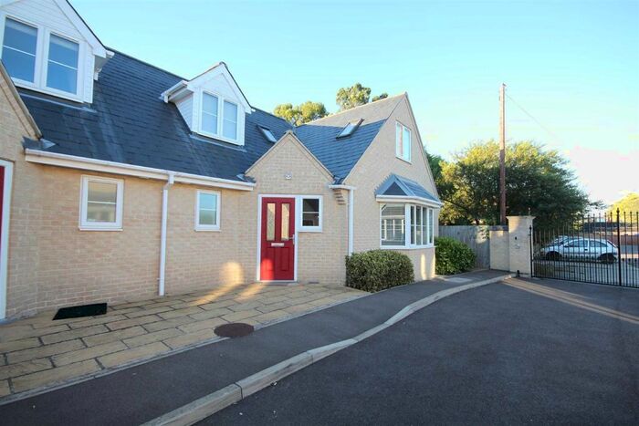 3 Bedroom Semi-Detached House To Rent In The Mews, Mortlock Avenue, Cambridge, CB4