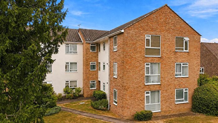 2 Bedroom Flat For Sale In Harris Close, Enfield, EN2