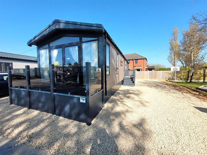 2 Bedroom Mobile/park Home For Sale In Greenfield Park, Freckleton, Preston, PR4