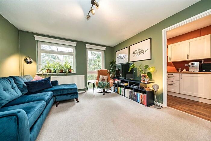 1 Bedroom Flat To Rent In Harrowdene Gardens, Teddington, TW11