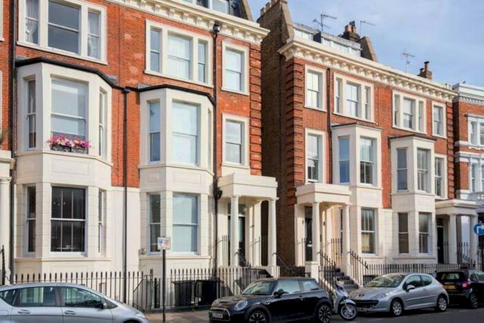 3 Bedroom Flat To Rent In Lanark Road, Little Venice, London, W9