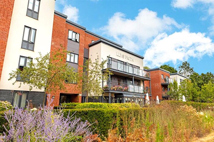 2 Bedroom Apartment For Sale In Ilex Close, Llanishen, Cardiff, CF14