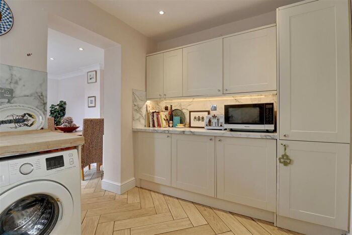 3 Bedroom End Of Terrace House For Sale In Hythe Road, Portsmouth, PO6