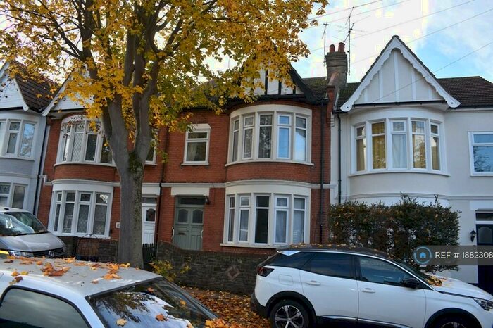 3 Bedroom Terraced House To Rent In Inverness Avenue, Westcliff-On-Sea, SS0