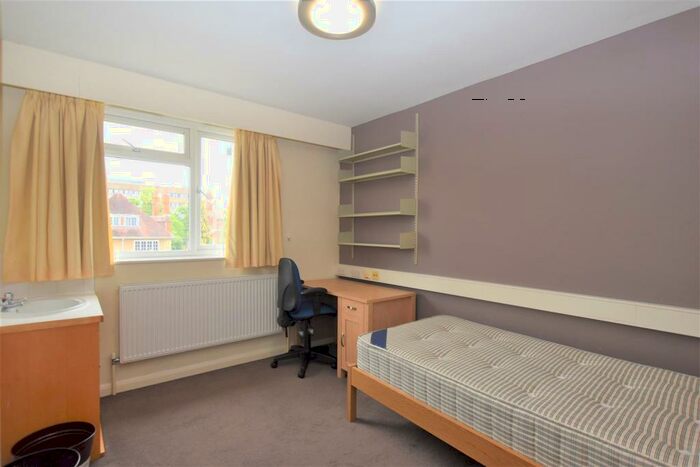1 Bedroom Private Hall To Rent In Room Martindale Court, RG1