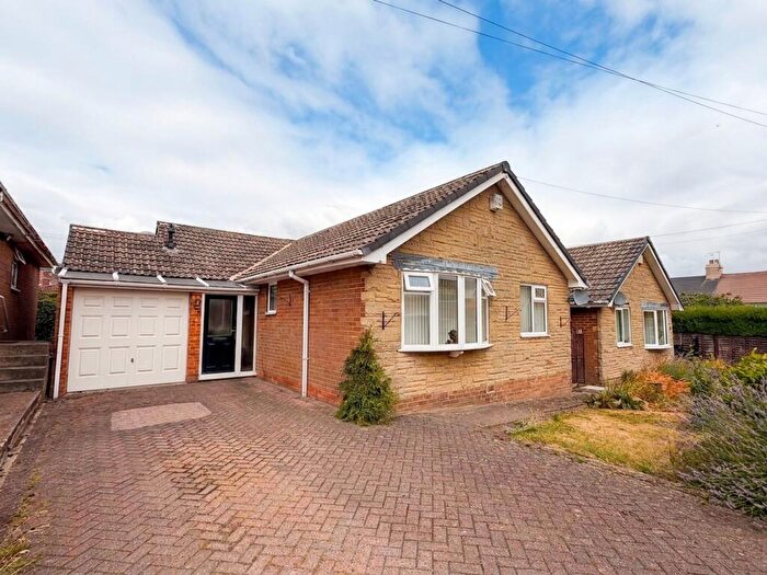 2 Bedroom Detached Bungalow For Sale In East Road, Oxspring, S36