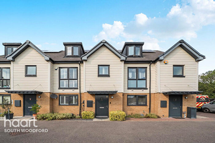 4 Bedroom Town House For Sale In Becket Close, Woodford Green, IG8