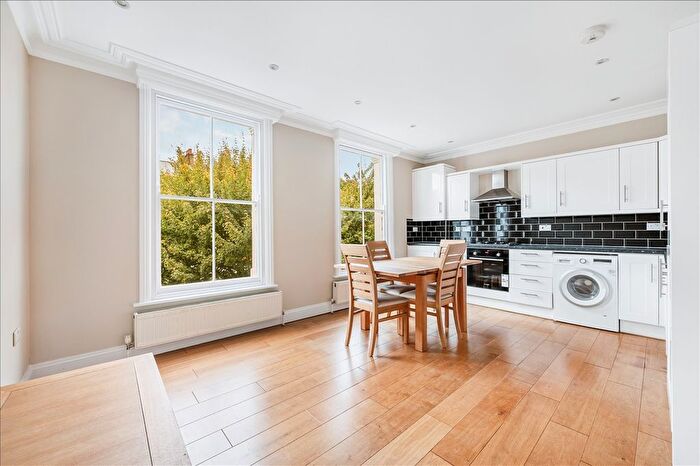 3 Bedroom Flat To Rent In Coningham Road, London, W12