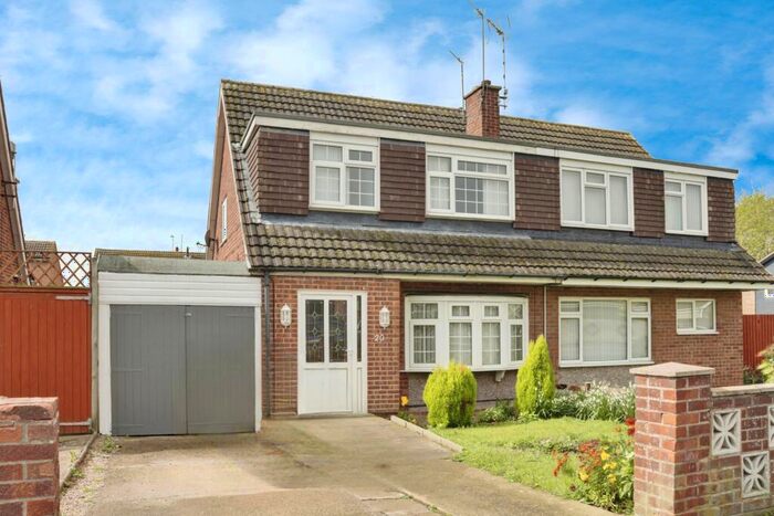 4 Bedroom Semi-Detached House To Rent In Barsby Drive, Loughborough, LE11