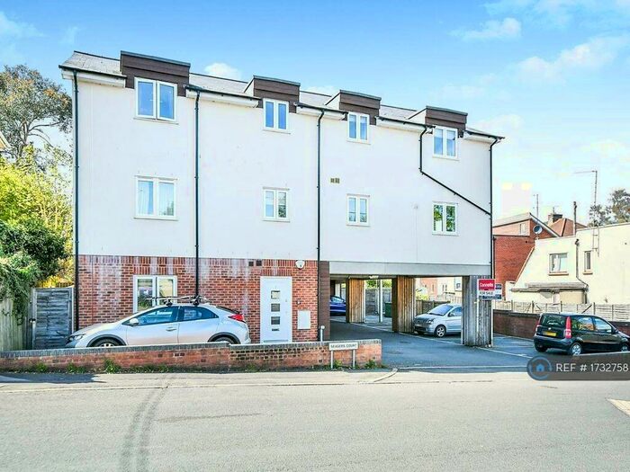 2 Bedroom Flat To Rent In Seagers Court, Chippenham, SN14