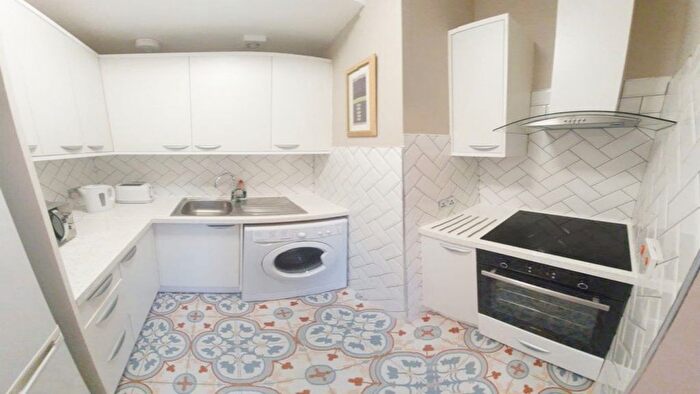 2 Bedroom Flat To Rent In East India Dock Road, London, E14