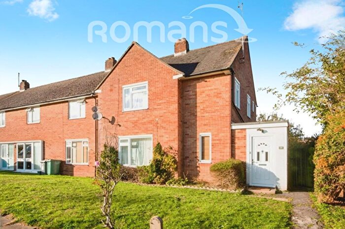 3 Bedroom Semi-Detached House To Rent In Maple Crescent, RG21